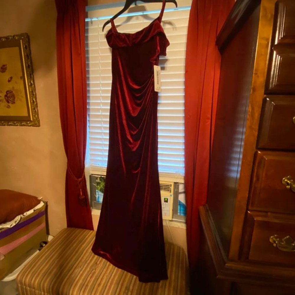 FORMAL GOWN